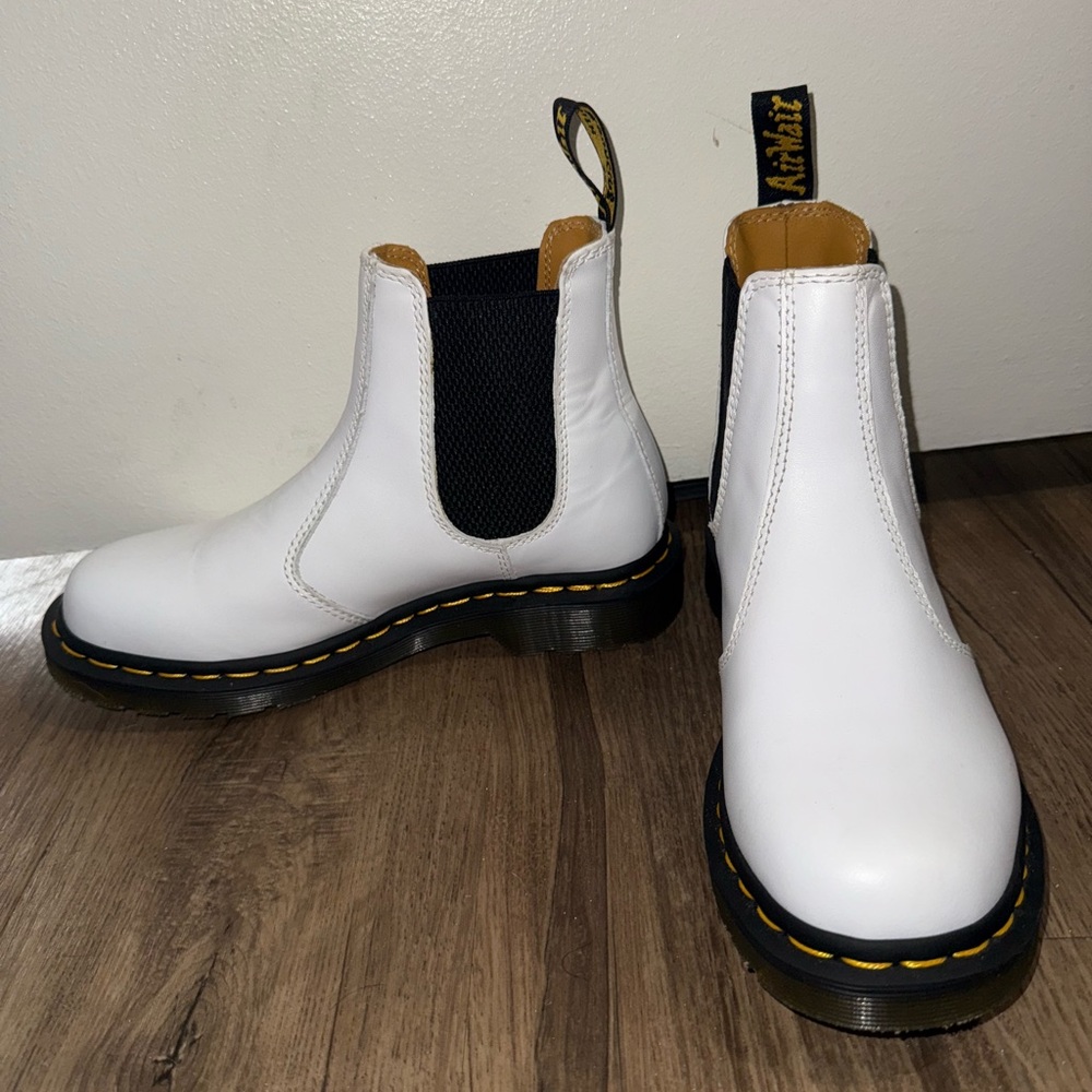 Dr. Martens White Chelsea Boots Smooth Leather - Picture 4 of 5